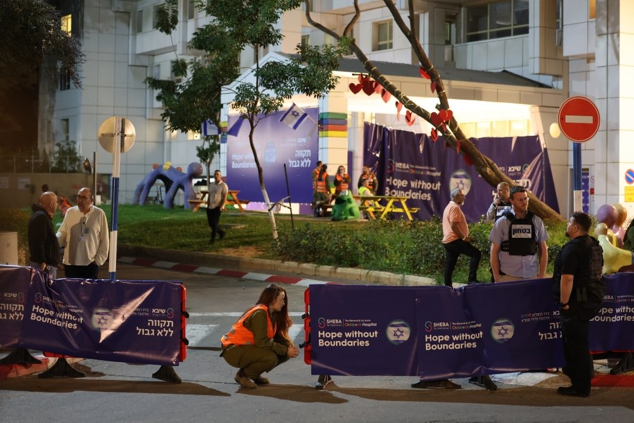 Izrael: W zamian za uwolnionych zakładników Hamasu z więzień wypuszczono 39 Palestyńczyków /ABIR SULTAN / POOL /PAP/EPA