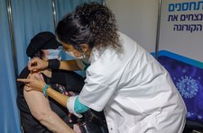 Izrael: Więcej przeciwciał dzięki szczepionce niż po przebyciu COVID-19
