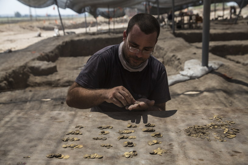 Wykopaliska archeologiczne: znaleziono 424 złote monety. Znalezisko liczy ponad 1000 lat 4 000AFI683ERQCKSC C321 F4