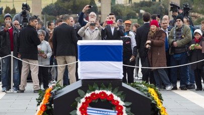 Izraelczycy oddają hołd Arielowi Szaronowi
