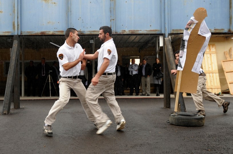 Izraelscy pracownicy ochrony podczas prezentacji technik Krav Magi /AFP