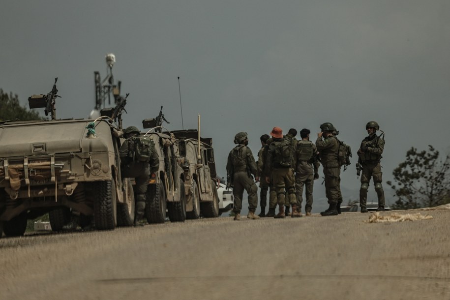 Izraelscy żołnierze na granicy z Libanem /ATEF SAFADI  /PAP/EPA