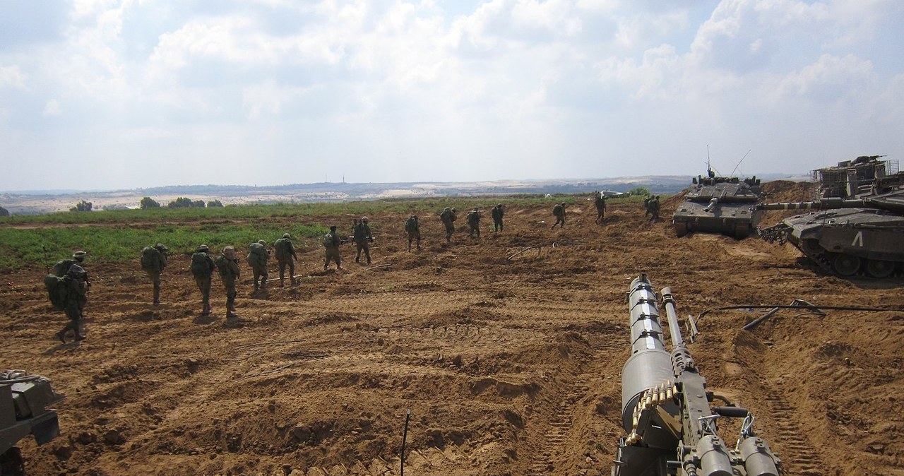 Izraelscy żołnierze przy granicy ze Strefą Gazy przed rozpoczęciem konfliktu w 2014 roku. Palestyńczycy stosowali wtedy taktykę zasadzek i wykorzystywania terenu. Jak podaje The Guardian wtedy podczas jednej z zasadzek zginęło aż 13 izraelskich żołnierzy