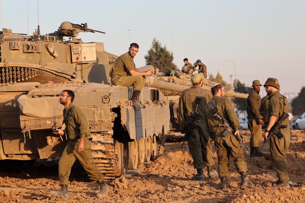 Izraelscy żołnierze w czasie zawieszenia broni /ABIR SULTAN /PAP/EPA