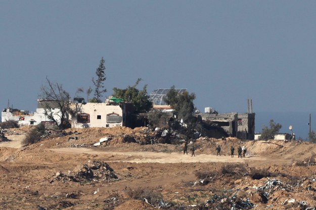 Izraelscy żołnierze w Strefie Gazy /ABIR SULTAN /PAP/EPA