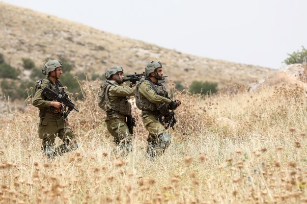 Izraelscy żołnierze /ALAA BADARNEH  /PAP/EPA