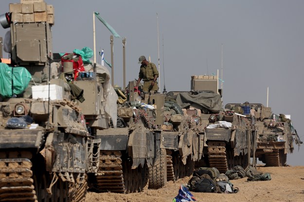 Izraelska armia blisko granicy ze Strefą Gazy /ATEF SAFADI  /PAP/EPA