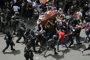 Izraelska policja wszczyna śledztwo w sprawie zajścia na pogrzebie Szirin Abu Akleh
