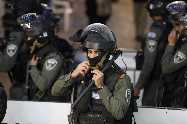 Izraelska policja zmusiła wszystkich wiernych do opuszczenia kompleksu meczetu Al Aqsa w Jerozolimie /ATEF SAFADI  /PAP