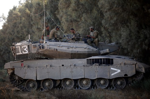 Izraelski czołg /ABIR SULTAN /PAP/EPA