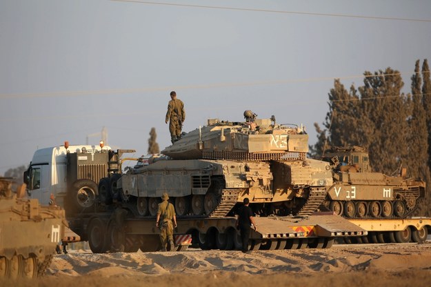 Izraelskie czołgi w rejonie Strefy Gazy /ABIR SULTAN /PAP/EPA