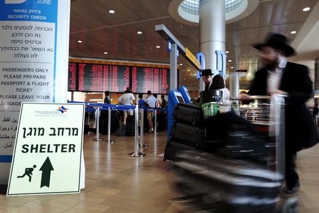 Izraelskie lotnisko w Tel Avivie /JIM HOLLANDER    /PAP/EPA