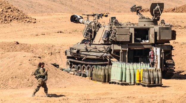 Izraelskie wojska przy granicy ze Strefą Gazy /HANNIBAL HANSCHKE /PAP/EPA