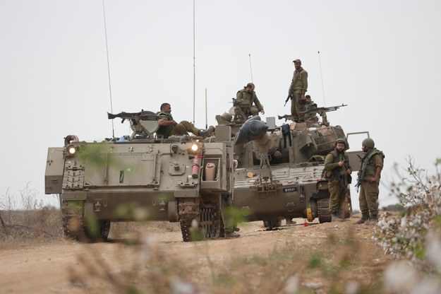Izraelskie wojsko na granicy z Gazą /ABIR SULTAN /PAP/EPA