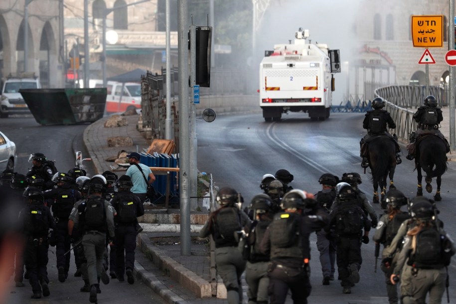 Izraelskie wojsko na ulicach Jerozolimy /ATEF SAFADI  /PAP/EPA