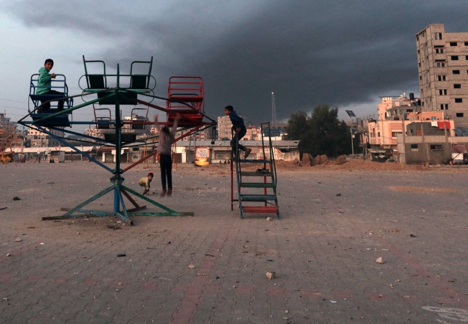 Izreal uderza na południe Strefy Gazy. Ludność cywilna została wezwana do ewakuacji /MOHAMMED SABER  /PAP/EPA