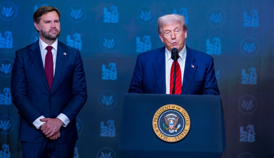 J.D. Vance i Donald Trump /SHAWN THEW    /PAP/EPA