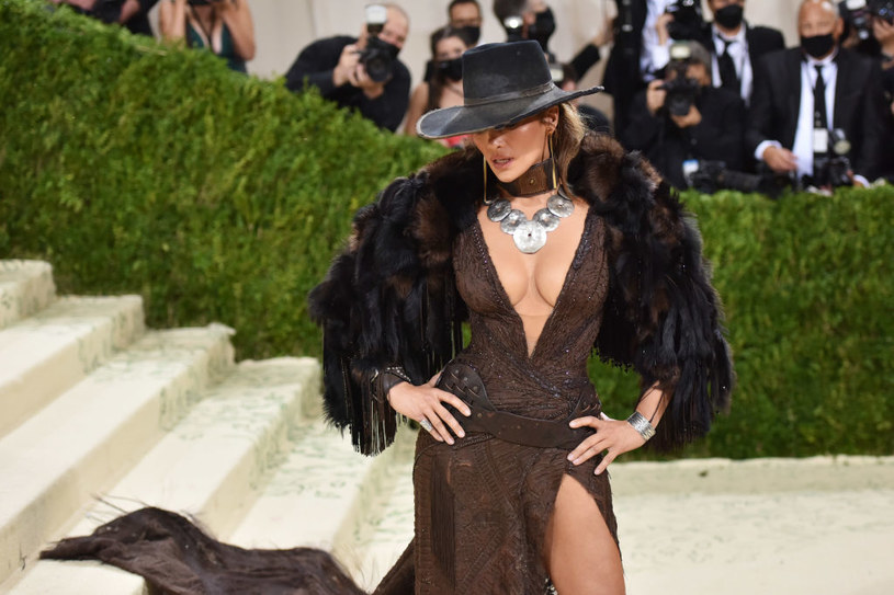 J.Lo to jedna z najpopularniejszych piosenkarek i aktorek na świecie / Sean Zanni / Contributor /Getty Images