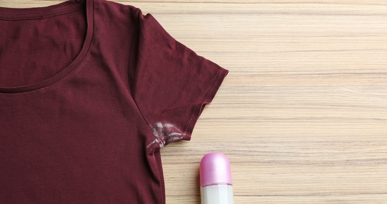 Ja usunąć plamy po antyperspirancie? /Pixel