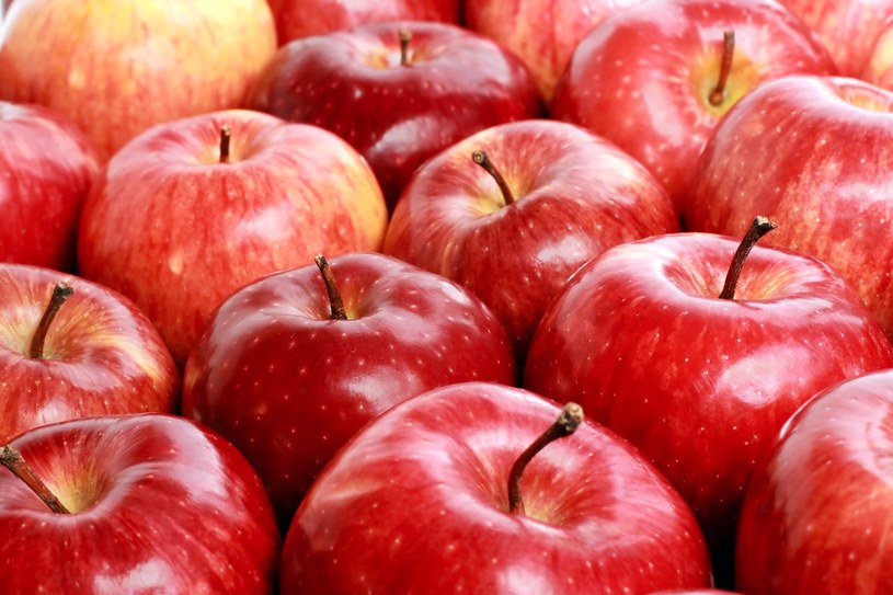 Jabłka to jedne z ulubionych owoców Polaków /123RF/PICSEL