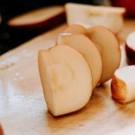 Jabłko najlepiej jeść rano czy wieczorem? To ważne dla osób starszych i z cukrzycą 