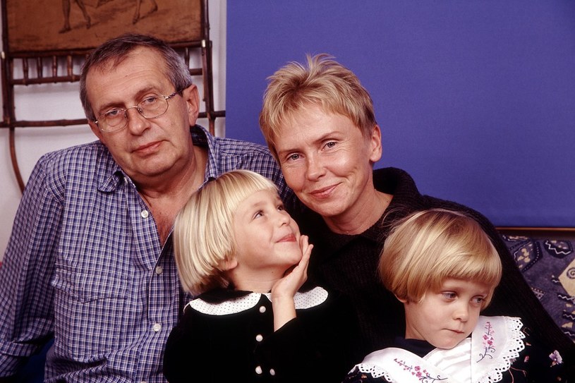 Jacek Janczarski i Ewa Błaszczyk z córkami w 2000 roku /Michał Hetmanek /Reporter