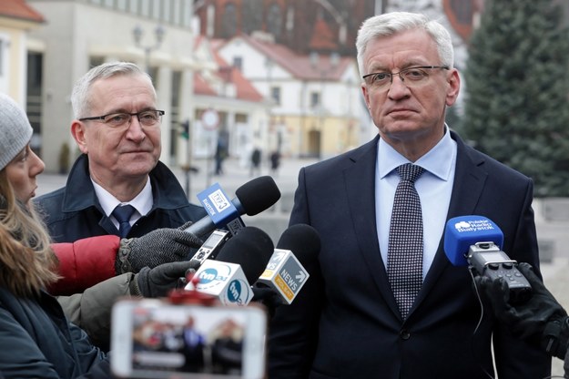 Jacek Jaśkowiak i Robert Tyszkiewicz na konferencji prasowej /Artur Reszko /PAP