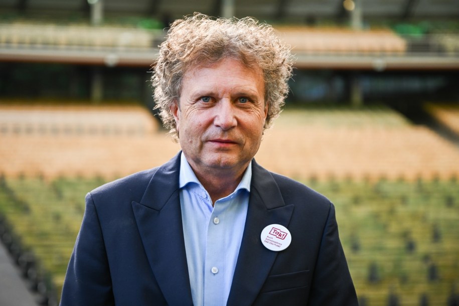 Jacek Karnowski po ścięciu włosów /PAP