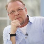 Jacek Lenartowicz dał się namówić żonie na wyprowadzkę z Polski. Do kraju wrócił już jako rozwodnik