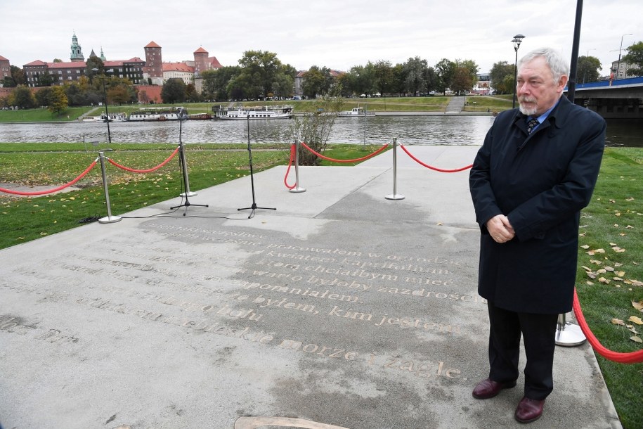 Jacek Majchrowski podczas odsłonięcia Schodów Miłosza w Krakowie /	Jacek Bednarczyk   /PAP