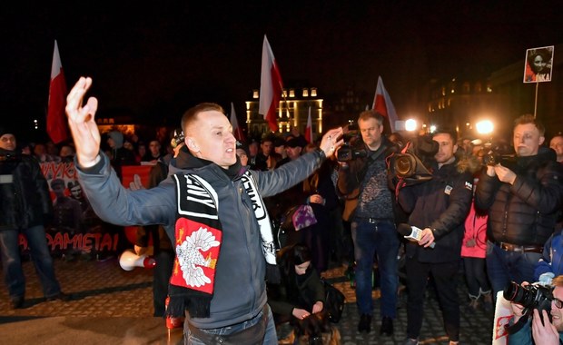 Jacek Międlar usłyszy zarzuty za nagranie o czystości rasowej? Zależy od opinii biegłego