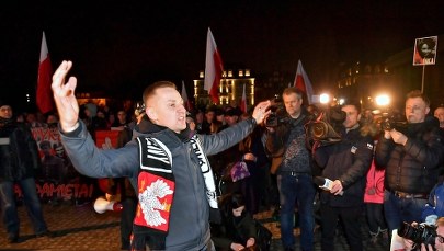 Jacek Międlar usłyszy zarzuty za nagranie o czystości rasowej? Zależy od opinii biegłego