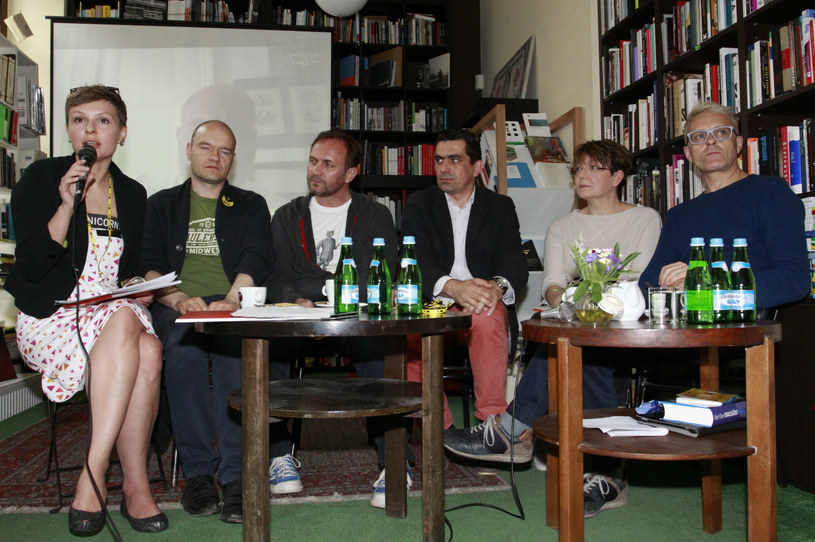 Jacek Poniedziałek (z prawej) i Redbad Klynstra (drugi od lewej) wspólnie na konferencji /Piotr Zajac/REPORTER /East News