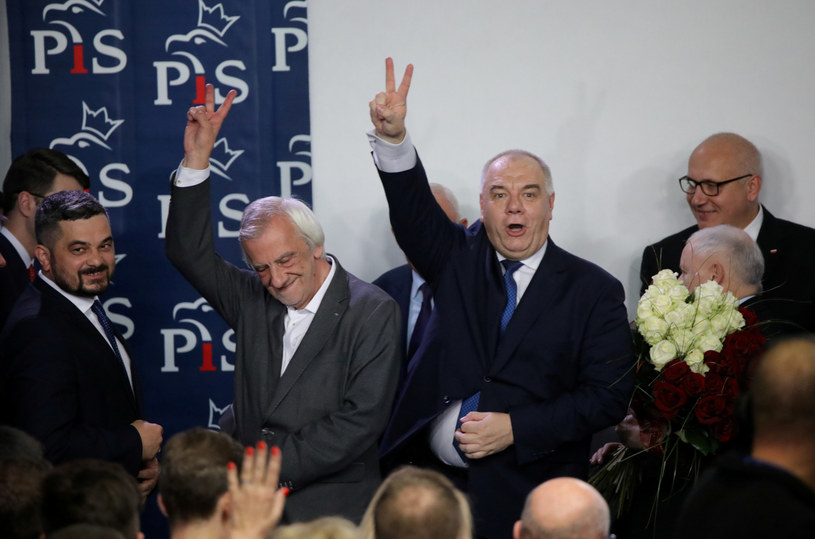 Jacek Sasin oraz Ryszard Terlecki podczas wieczoru wyborczego w sztabie PiS /Piotr Molecki /East News