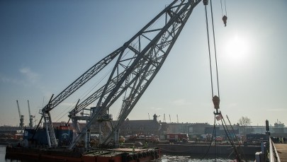 Jacht "Down North" wyciągnięty z dna mariny