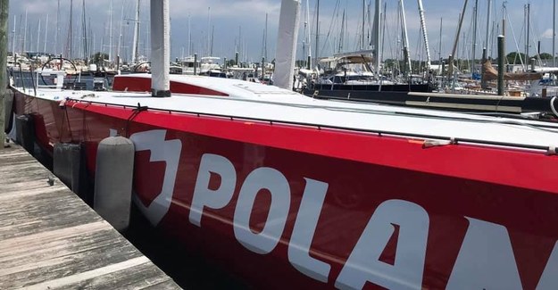 Jacht "I Love Poland" po miesiącach naprawy wyruszył w rejs z mariny na Rhode Island w USA /Piotr Żuchowski /RMF FM