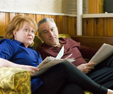 Jacki Weaver i Robert De Niro w scenie z filmu "Poradnik pozytywnego myślenia"
