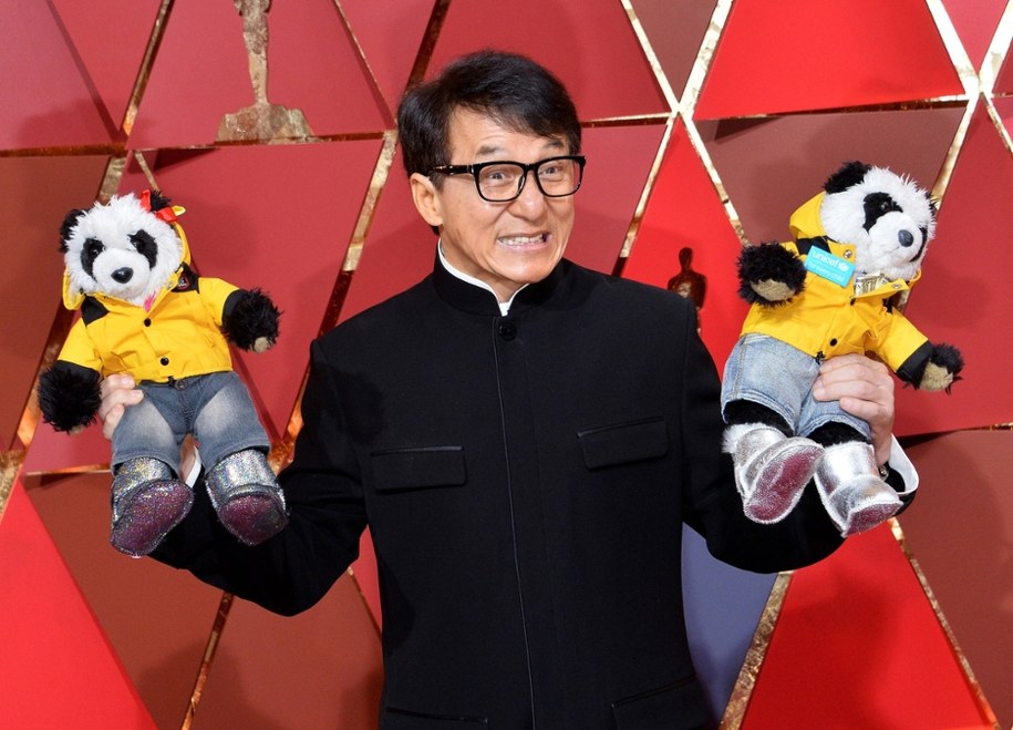 Jackie Chan nie zamierza rezygnować z popisów kaskaderskich /JIM RUYMEN /PAP/Newscom