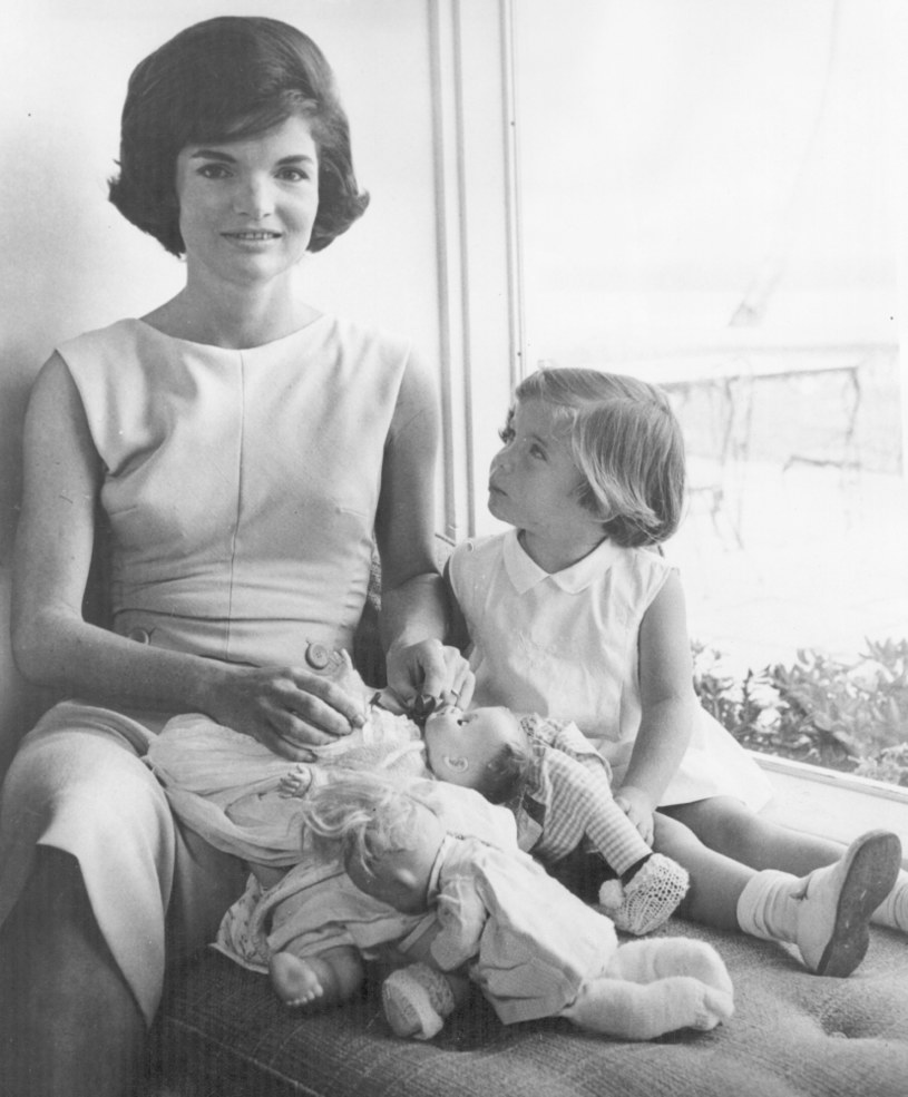 Jackie Kennedy z córką Caroliną - rok 1961 &nbsp; /Getty Images/Flash Press Media