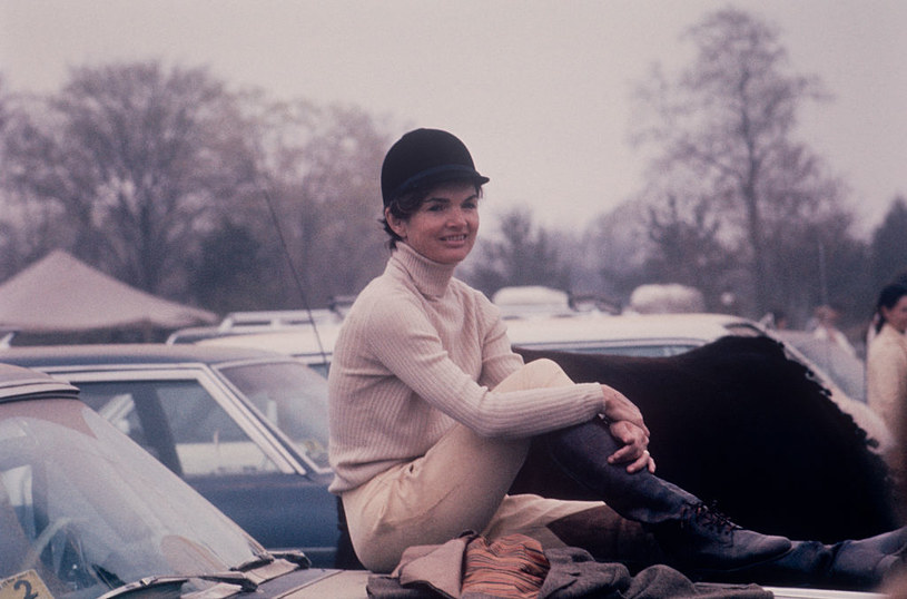 Jackie Kennedy zakładając zwyczajny golf i dopasowane spodnie potrafiła wyglądać jak milion dolarów /Getty Images