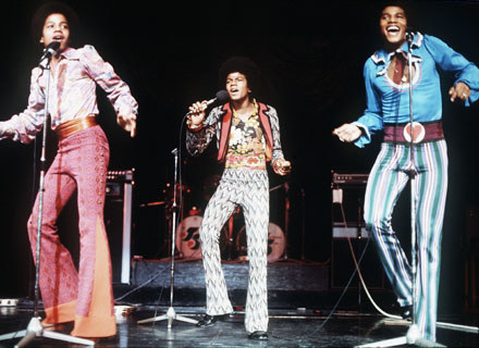 Jackson 5 w 1975 roku (w środku Michael Jackson) - fot. Anwar Hussein /Getty Images/Flash Press Media