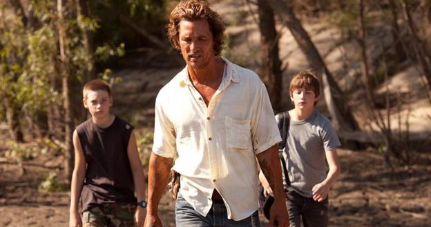 Jacob Lofland, Matthew McConaughey i Tye Sheridan w scenie z filmu "Uciekinier" /materiały dystrybutora