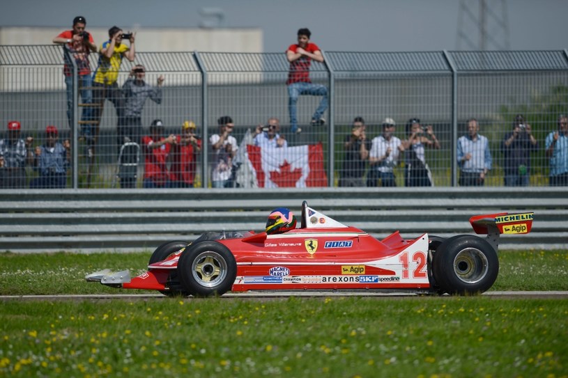 Jacques Villeneuve na torze w bazie Ferrari /Informacja prasowa