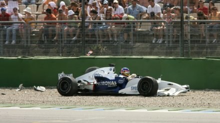 Jacques Villeneuve pożegnał się z BMW Sauber. Teraz chce wrócić. /AFP