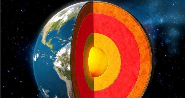 Jądro Ziemi wpływając na prędkość rotacji naszej planety, może wywołać katastrofalne wstrząsy tektoniczne /123RF/PICSEL