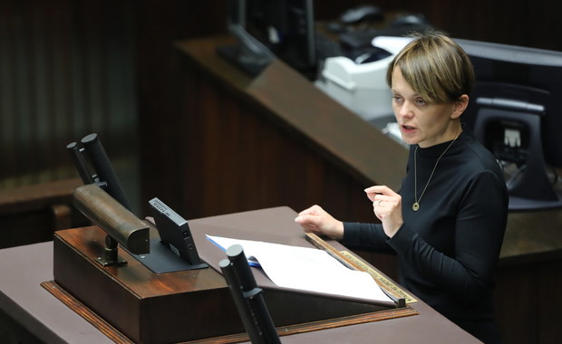 Jadwiga Emilewicz będzie wezwana na dywanik: Ma wytłumaczyć, dlaczego zagłosowała razem z PiS-em