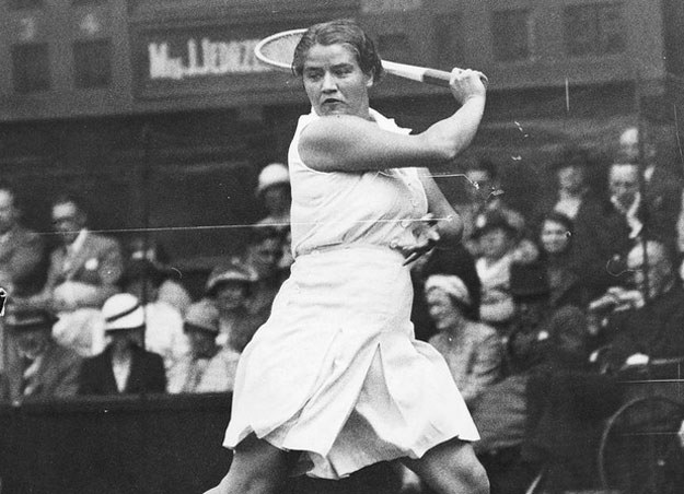 Jadwiga Jędrzejowska podczas turnieju tenisowy na kortach Wimbledonu w 1937 roku /Z archiwum Narodowego Archiwum Cyfrowego