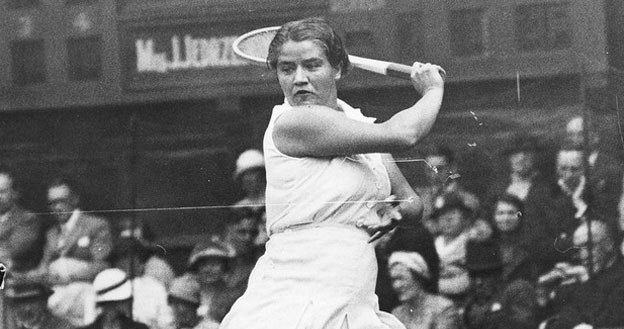 Jadwiga Jędrzejowska podczas turnieju tenisowy na kortach Wimbledonu w 1937 roku /Z archiwum Narodowego Archiwum Cyfrowego