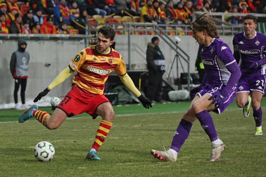 Jagiellonia Białystok przegrała u siebie z włoską Fiorentiną w meczu barażowym o awans do 1/8 finału Ligi Konferencji UEFA /Artur Reszko /PAP