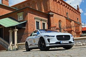 https://i.iplsc.com/jaguar-i-pace-elektryk-z-darem-przekonywania/0008UZYLWR1XK1HE-C102.jpg